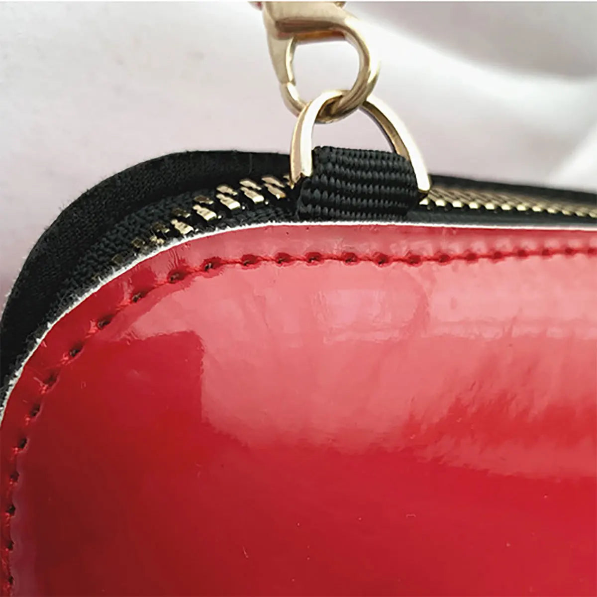 1pc Niche Red Lip Shaped Chain Bag, Novelty Mini Shoulder Bag, Women's Stylish Zipper Bag - Tasawoq