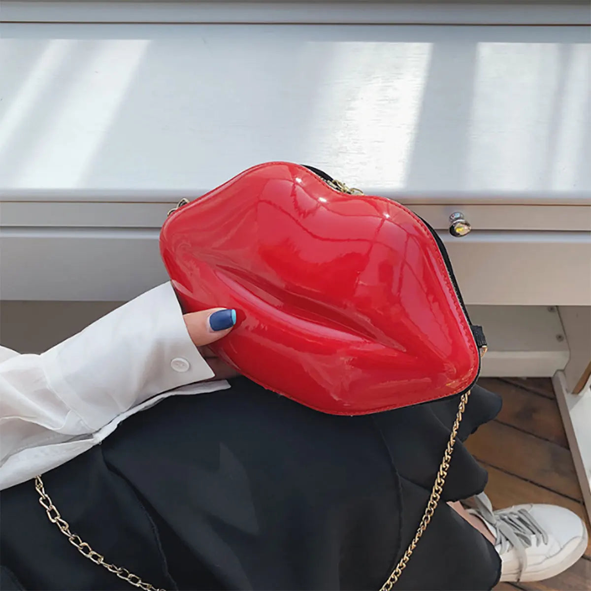 1pc Niche Red Lip Shaped Chain Bag, Novelty Mini Shoulder Bag, Women's Stylish Zipper Bag - Tasawoq